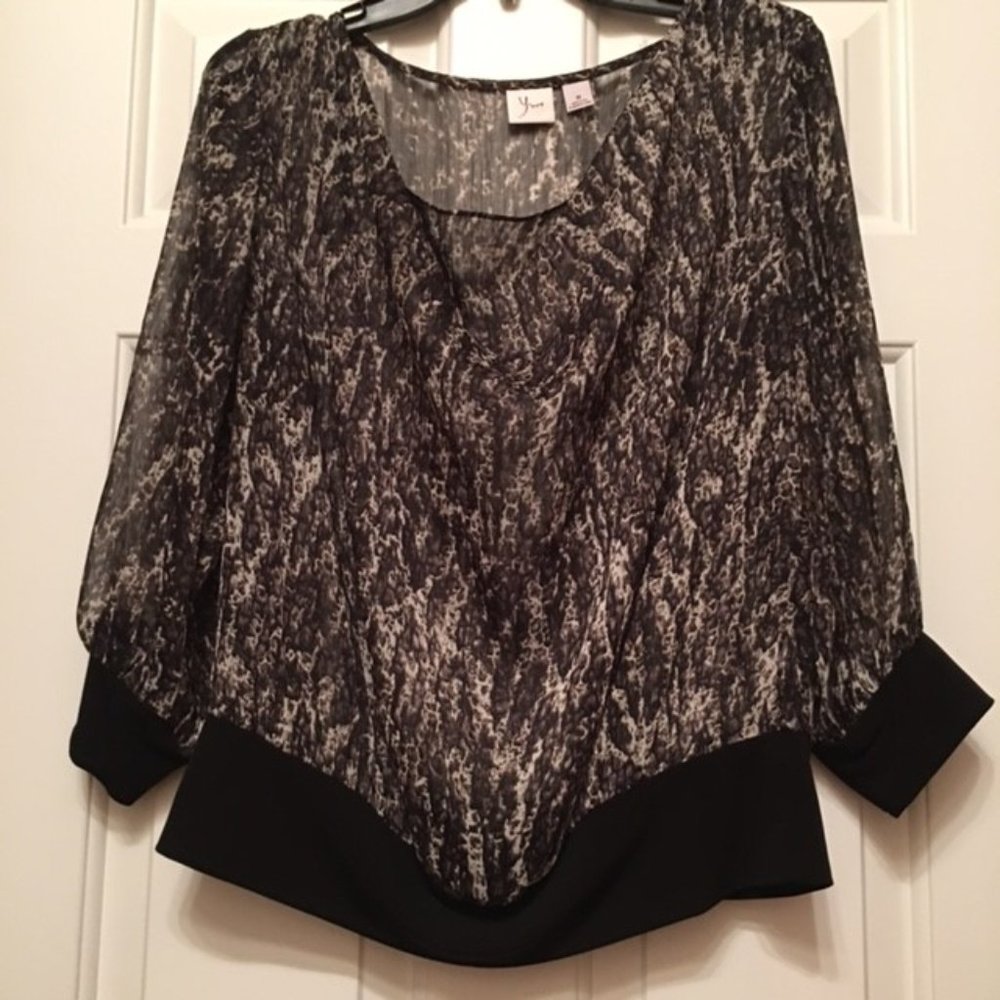 Yvos Women Blouse sz M Multicolor Easy Care Great for Travel